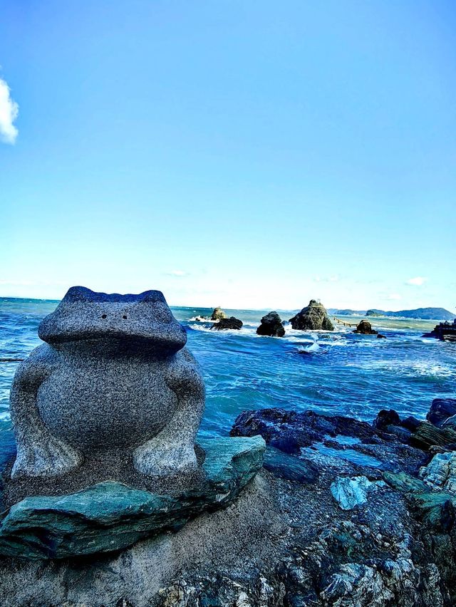 伊勢二見浦海岸。