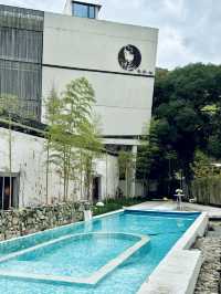 莫干山賓臨城山頂竹林私湯溫泉民宿。