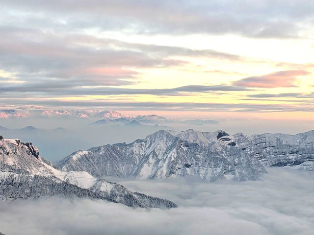 踏雪牛背山，邂逅冬日夢幻奇景