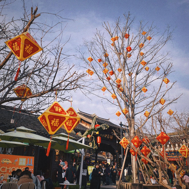 一人去旅行｜到處都是人，沙坪壩區磁器口古鎮太有年味兒了，很熱鬧