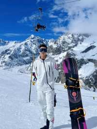 joy of snowboarding directly facing Mont Blanc 🤩