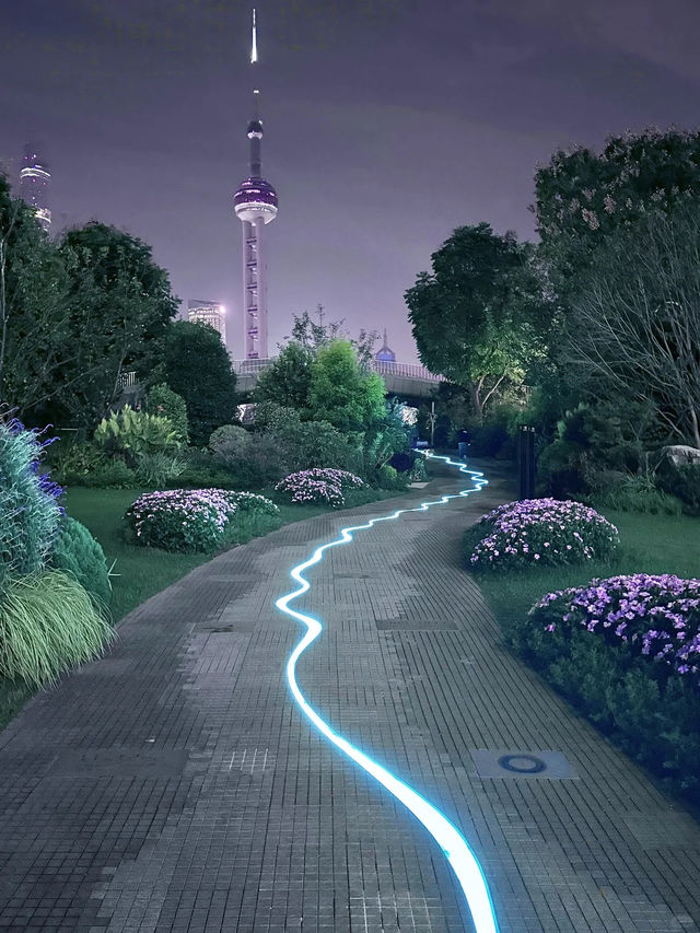 ✨【上海北外滩+外灘Citywalk路線大揭秘！靚景打卡位一次過集齊】✨  今次帶大家行呢條超正嘅上海Citywalk路線！由北外灘一路行到外灘，每個打卡位都靚到爆鏡🥳！  首站北外灘觀景台，無敵江