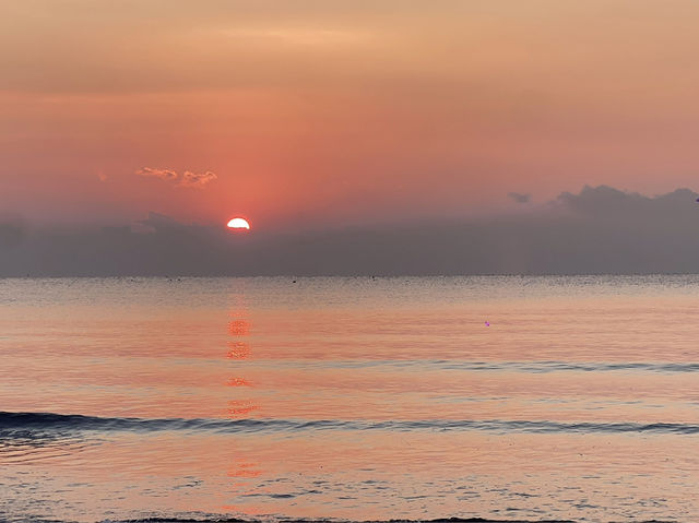 Lucky Sunset and sunrise at Shilaoren Beach 