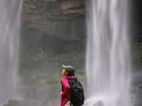 น้ำตกห้วยหลวง อุบลราชธานี ราชาน้ำตกแห่งอีสานใต้