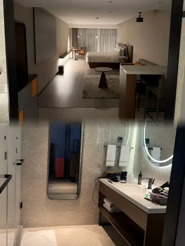 This was my first time staying at such a luxurious hotel, and it was absolutely amazing!