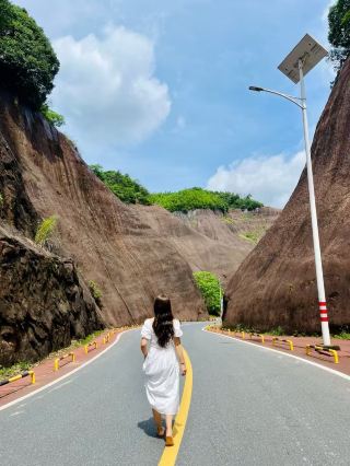 Dongjiang Lake Shijian Homestay | Stunning Window Views, 30 Minutes to Mahuangqiu Danxia!