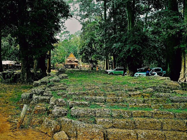 Exploring the Sacred Paths: Buddhist Pilgrimage Routes of Angkor Wat and Angkor Thom