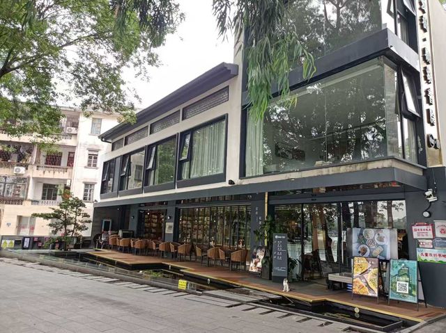 泊入畫境,心棲湖畔:惠西湖畔的悠閒時光 泊入畫境,心棲湖畔:惠西湖畔的悠閒時光