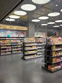 2層樓高的模型,超多打卡位的精品店