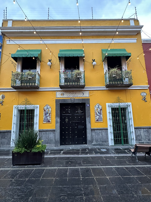 Puebla: Donde los Ángeles Cocinan, la Talavera Brilla y la Historia Resplandece