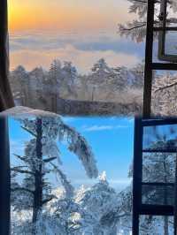 峨眉山金頂住宿！躺看雲端霧淞，人生級體驗