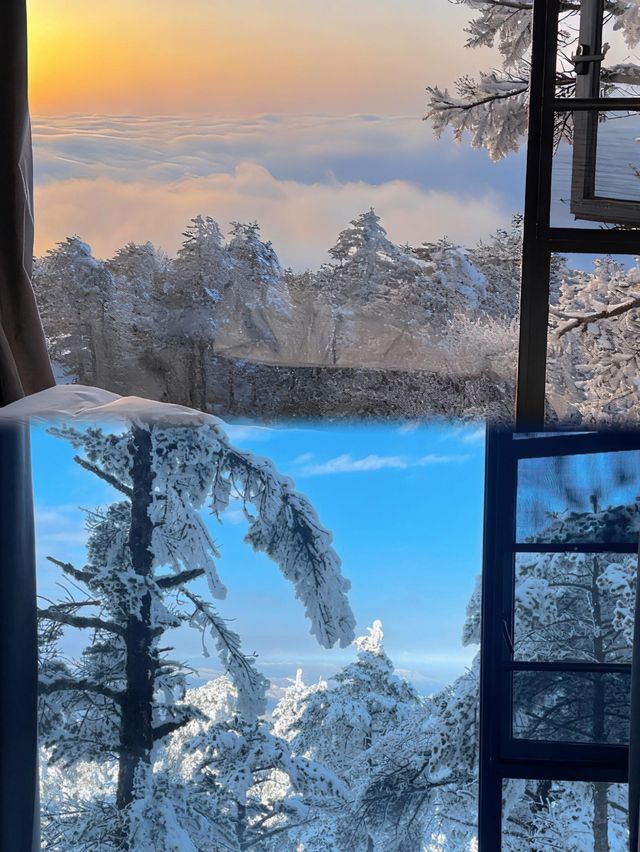 峨眉山金頂住宿！躺看雲端霧淞，人生級體驗