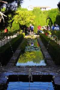 格拉納達的秘境:阿爾罕布拉宮的水與光