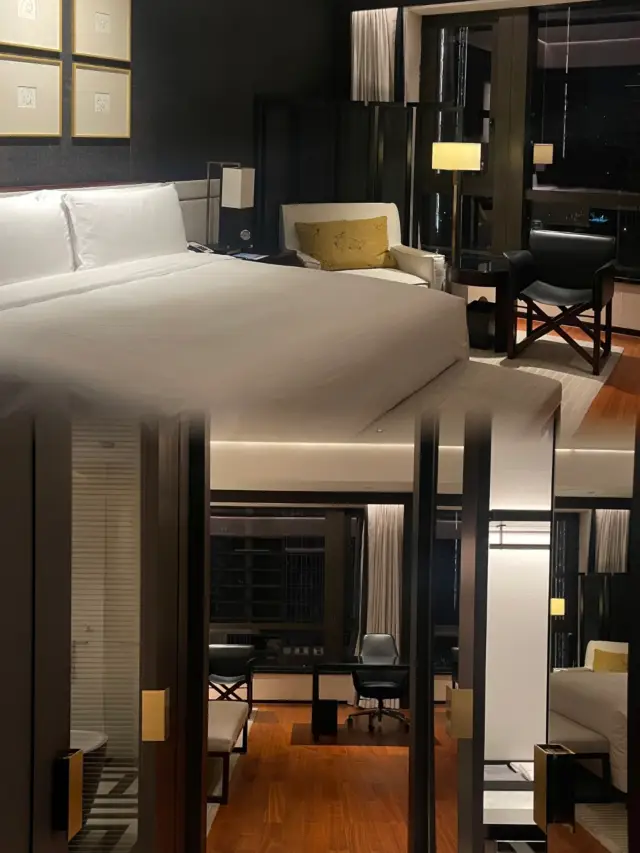 Coming to Wuhan for business + travel, after much hesitation, I chose Fairmont Pan Hai and was directly amazed to the point of screaming