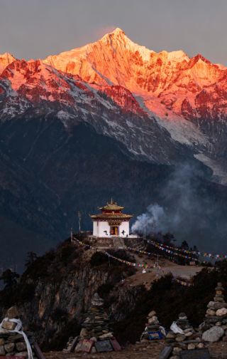 Chasing the Golden Light at the Foot of the Snow Mountain