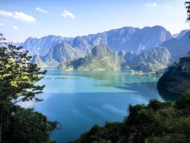 深藏於桂西群山之中的浩坤湖～秋天才是最好的觀賞時節