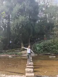 邛崍天台山徒步看瀑布