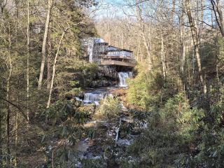 Encounter world-class architecture around Pittsburgh and explore the origins of America