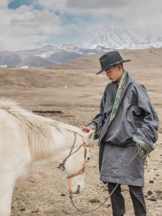 YEYU Yunrao Yala | Herding at First Snow