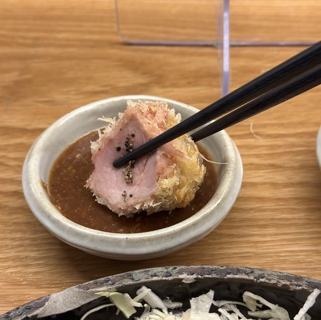이런 선홍빛 돈가츠 봤어? 오제제 광화문