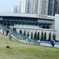 應該是數一數二 , 最好的公共體育館！