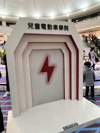 Tesla Electric driving School 兒童駕駛學院