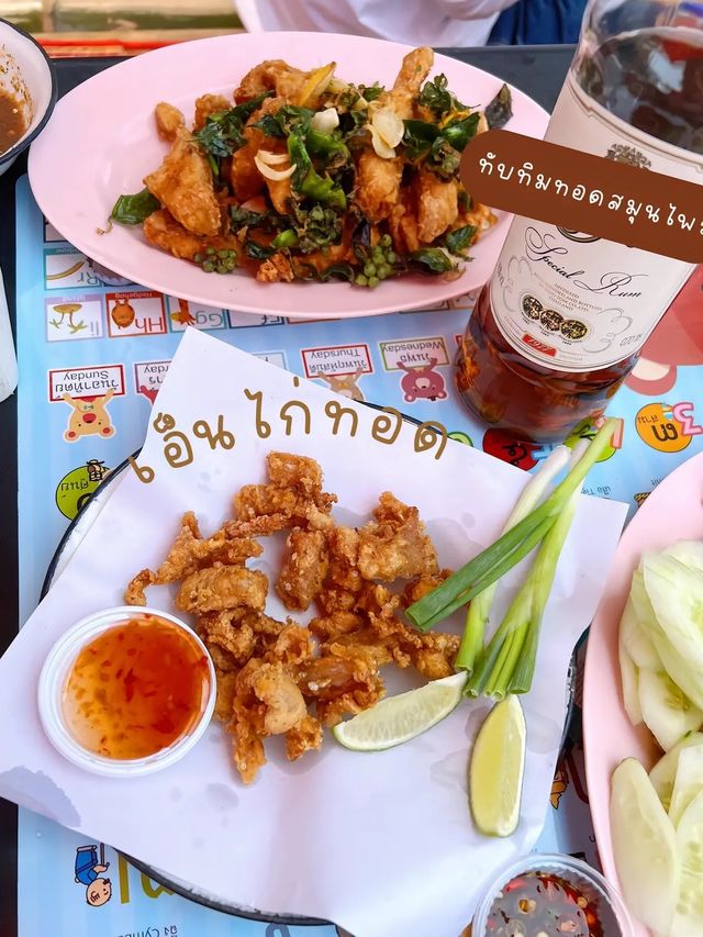 📍จุดเช็คอินใหม่ หนีร้อนไปนั่งชิวริมน้ำ ที่แม่ริม
