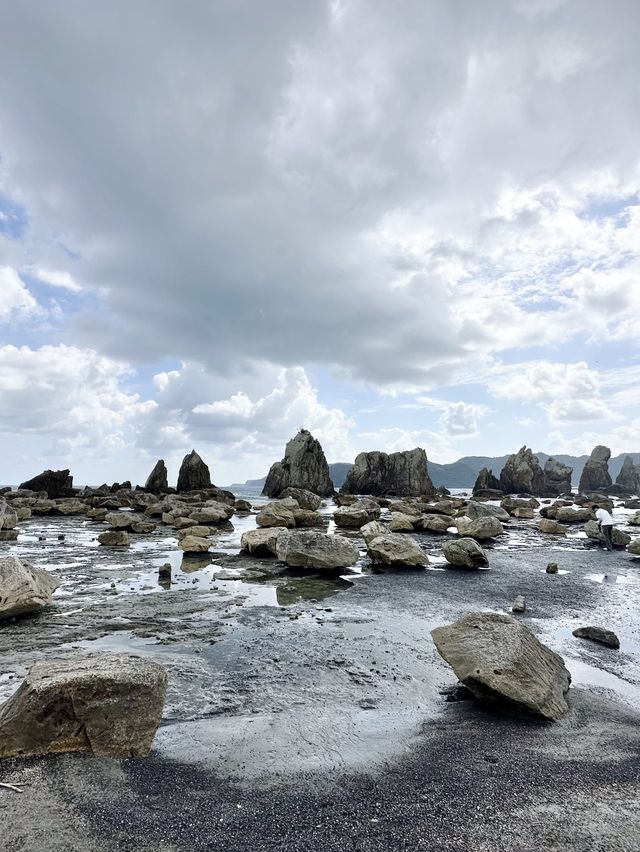 和歌山観光名所の橋杭岩&海を見下ろすカフェでランチ