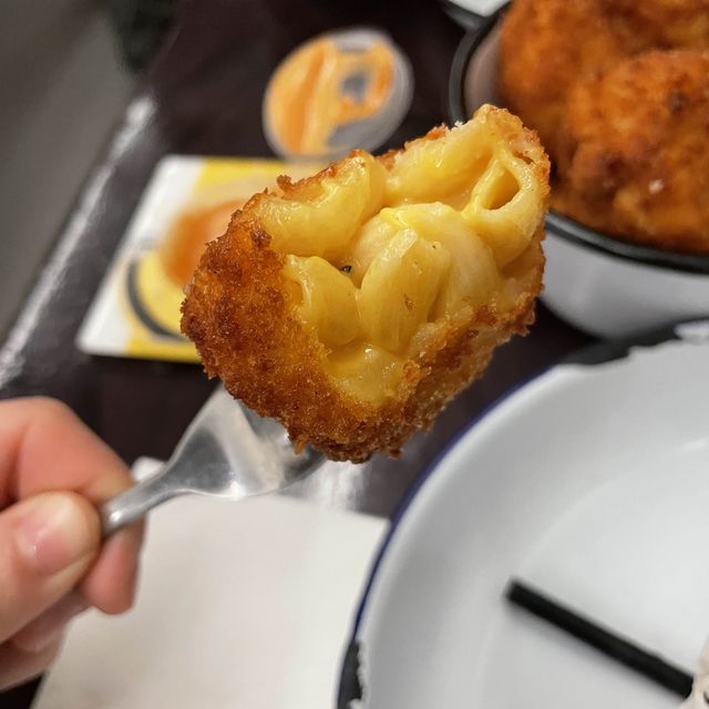 멜버른 수제버거맛집추천 ! 기차버거로 유명한 Easey's