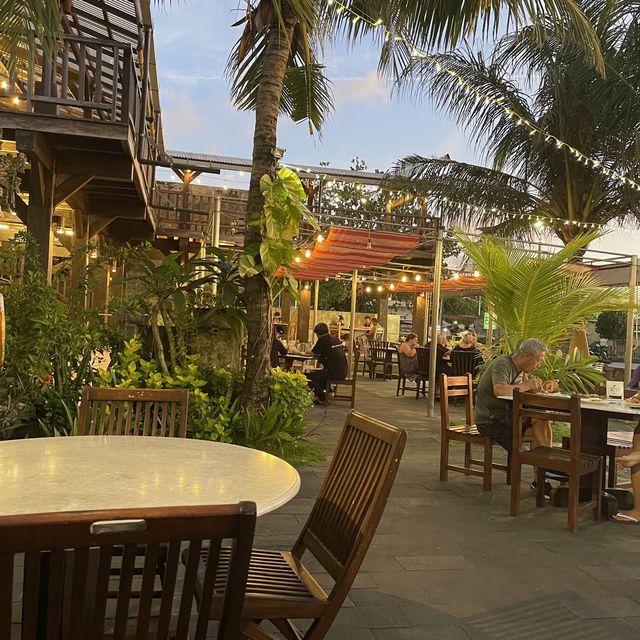 夕陽餘暉，彩霞滿天的Pizza晚餐 Pantai 海灘餐廳