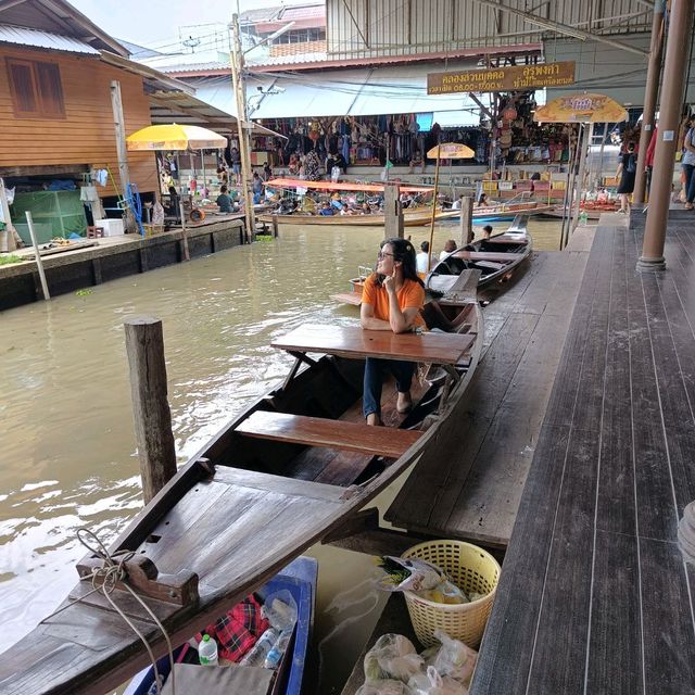 ตลาดน้ำดำเนินสะดวก
