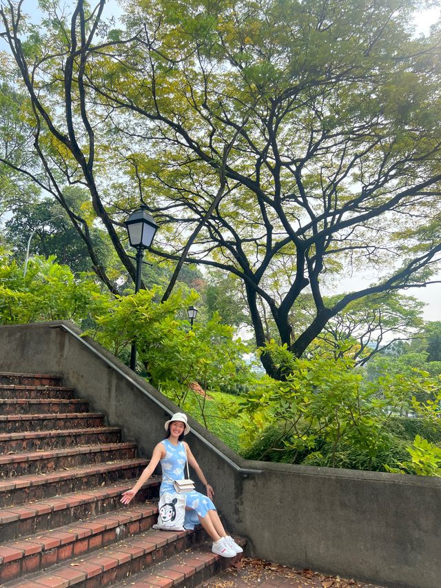 นั่งเล่นที่สวนสาธารณะ Fort Canning Park