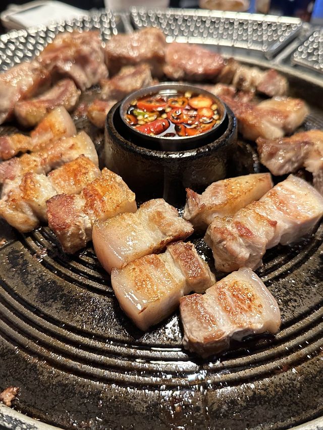 韓國首爾｜弘大 烤肉天花板 돈주는남자 본점 給豚的男人