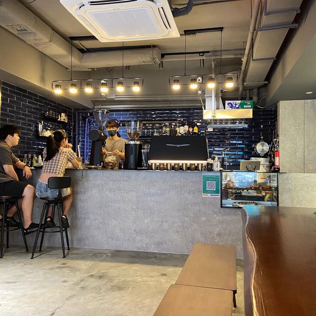 🧟‍♀️佐敦深藍色調工業風Cafe