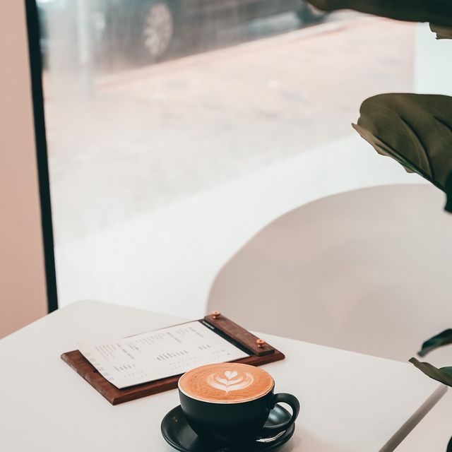 深水埗兩層高純白cafe