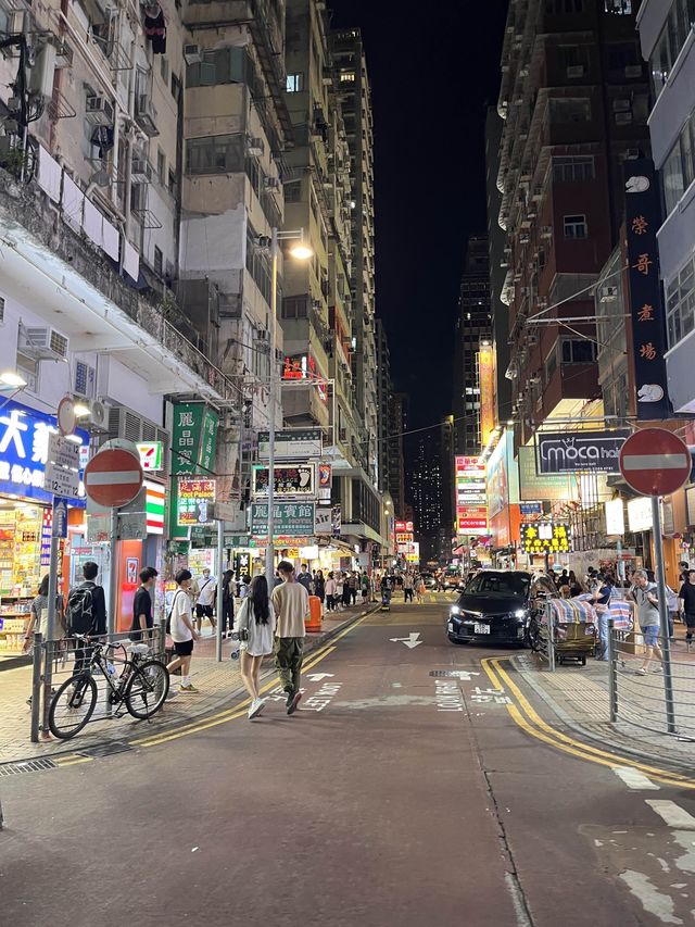 홍콩 몽콕에서 열리는 야시장, 레이디스마켓🌙