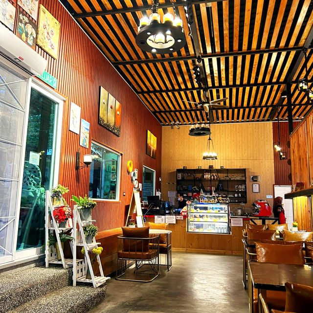 Cozy Hooga Cafe at Kundasang Farm Ville