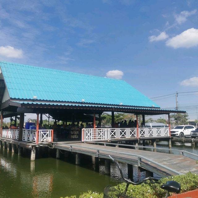 บึงมารวย​ ร้านอาหารกลางบึง​ เส้นบางนา​กทม