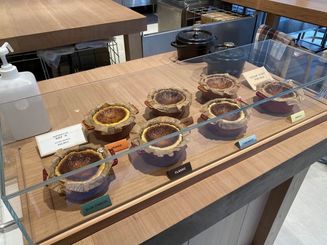 東京・広尾。ハーフサイズでバスクチーズケーキを楽しめる『HOUSE CHEESE CAKE』