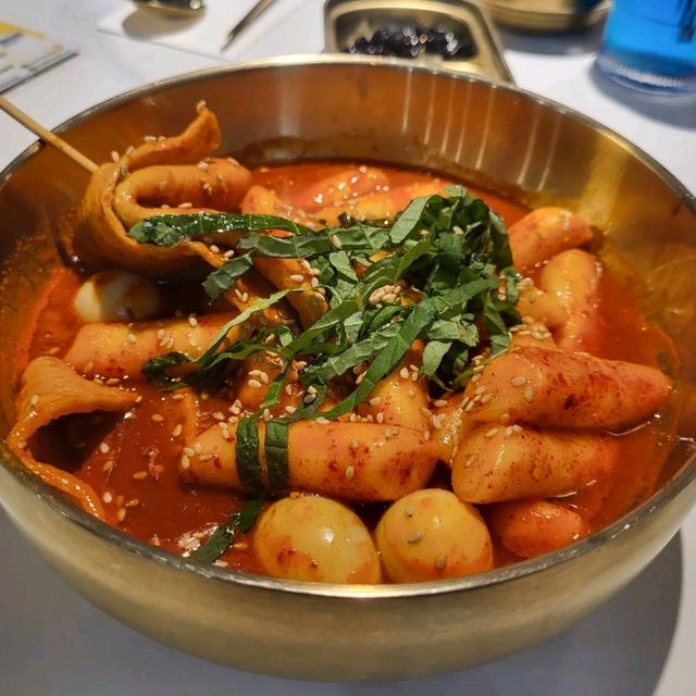 在韓式浴池內吃晚餐