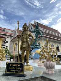กราบหลวงพ่อโต ณ วัดอินทรวิหาร (พระอารามหลวง)