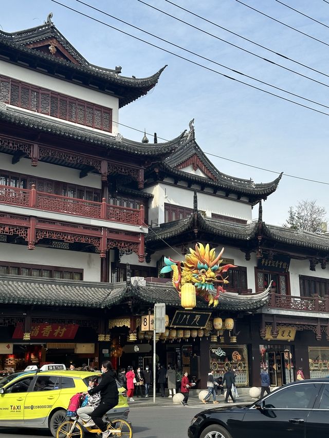 A vibrant landmark not to miss in Shanghai ⛩️🧧🥢🇨🇳