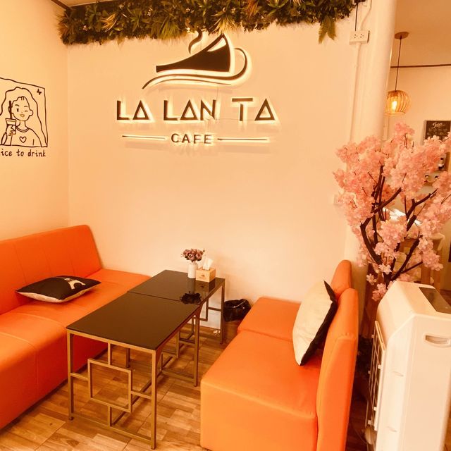 มาหากาแฟดื่มที่ La Lan Ta Cafe 🍵 บางพระ| Trat