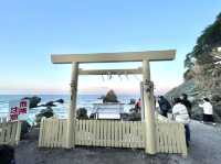 ขอพรความรักกับหินแต่งงาน Meoto Iwa, Mie