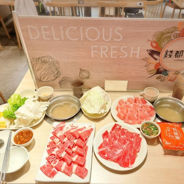 錢都🍲食材應有盡有，平價美味連鎖火鍋不趕時間