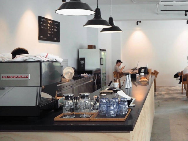 Paper St. Coffee Company คาเฟ่สไตล์มินิมอล