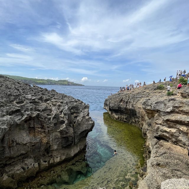 Cryrclear blue water 