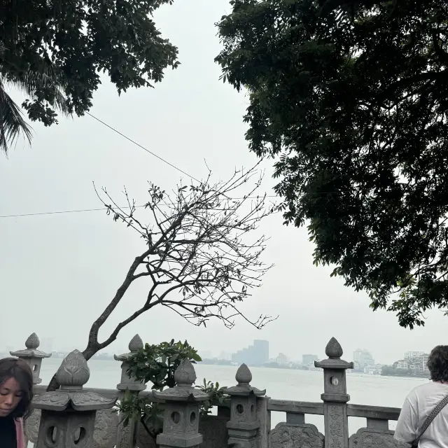 West Lake , Tran Quoc Pagoda 