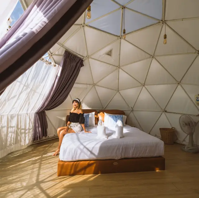 Soak in a dome with air conditioning, enjoying the natural scenery at Khao Kho.