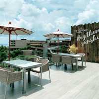คาเฟ่วิวทะเลสุดปัง The Sundeck ภูเก็ต
